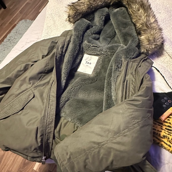 TNA size large women’s winter jacket - Picture 2 of 3